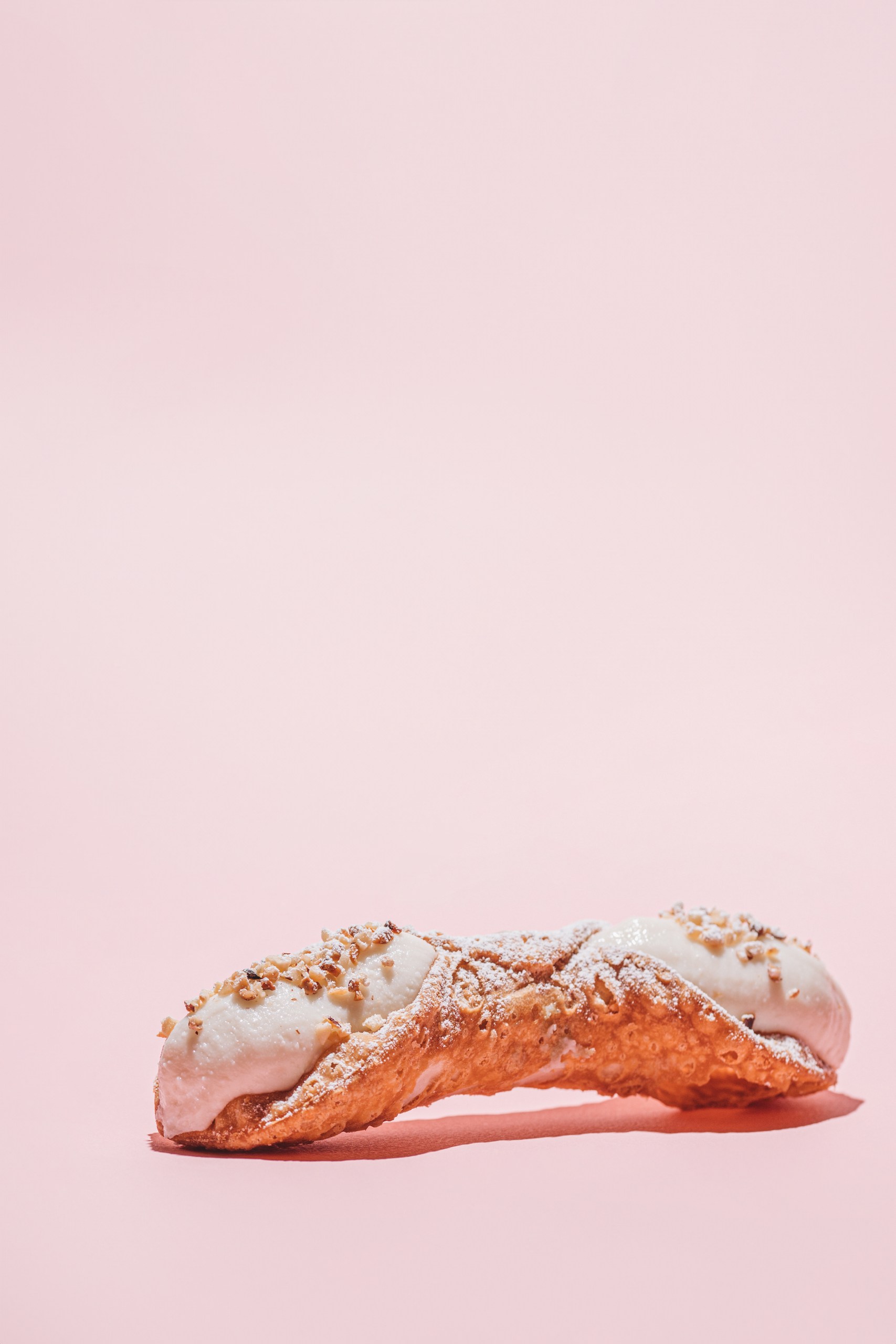 Cannolo grande con ricotta di pecora siciliana